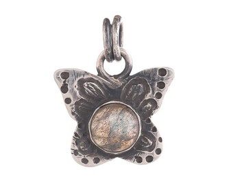 Colgante de mariposa pequeña de labradorita en plata de ley (SP-5856)