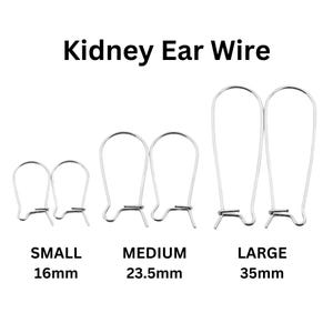 Peut inclure: Trois paires de crochets d'oreilles en forme de rein argent&eacute;s, de tailles petite (16 mm), moyenne (23,5 mm) et grande (35 mm). Le texte "Kidney Ear Wire" est affich&eacute;.