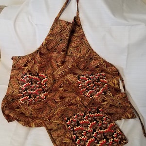 Holiday Apron, reversible with set of pot holders included