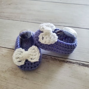 Baby Girl Booties with White Bow, Crochet Shoes for Baby Girl, Gender Reveal, Baby Shower Gift, Baby Crochet Shoes / Booties. READY TO SHIP image 3