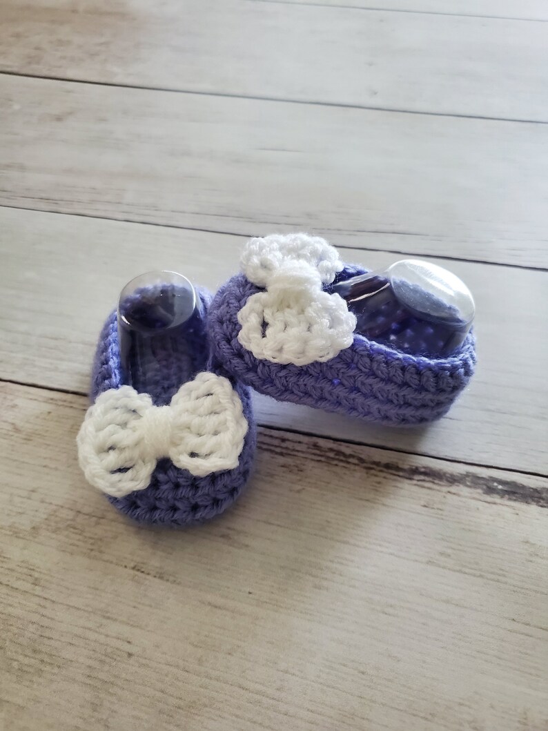 Baby Girl Booties with White Bow, Crochet Shoes for Baby Girl, Gender Reveal, Baby Shower Gift, Baby Crochet Shoes / Booties. READY TO SHIP image 3