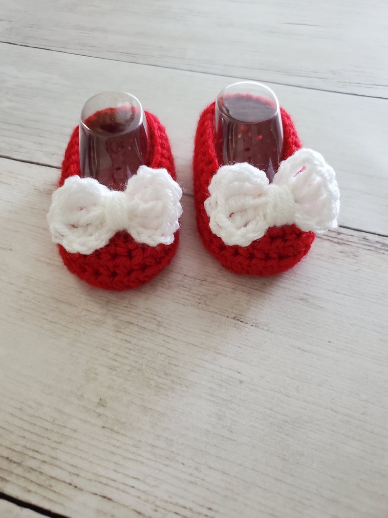 Baby Girl Booties with White Bow, Crochet Shoes for Baby Girl, Gender Reveal, Baby Shower Gift, Baby Crochet Shoes / Booties. READY TO SHIP Red