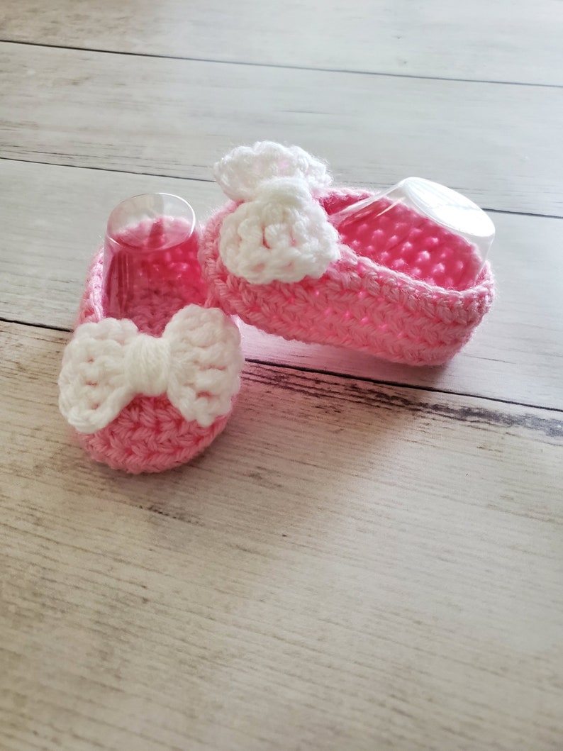 Baby Girl Booties with White Bow, Crochet Shoes for Baby Girl, Gender Reveal, Baby Shower Gift, Baby Crochet Shoes / Booties. READY TO SHIP image 5