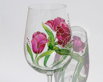 Personalized Wine glass with tulips flowers, hand painted wine glasses with stems mom birthday gift from daughter