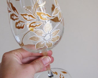 Hand-Painted Wine Glass personalized gift for mom, anniversary gift for parents