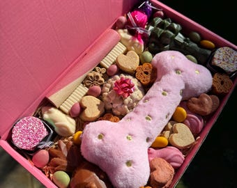 Vegetarian Dog Treat Birthday Hamper | Fruit & Vegetable Selection for Pups | Large Gift Box of Novelty Biscuits and Plant Based Dog Treats