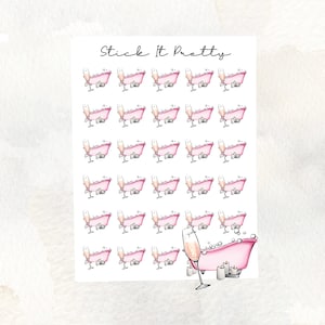 Könnte beinhalten: Bogen mit Aufklebern mit rosa Badewannen, Blasen, Kerzen und Sektgläsern. Der Text "Stick It Pretty" ist kursiv geschrieben. Diese Aufkleber sind für Planer, Journale oder Scrapbooking-Projekte geeignet.