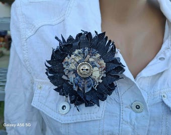 Broche de flor de mezclilla hecho a mano: Rosa de tela vaquera reciclada