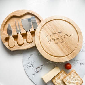 Kaasplankdoos voor stellen, gepersonaliseerde huwelijkscadeau-ideeën, verloving, jubileum, hout gegraveerd cadeau, op maat gemaakte luxe kaasplank