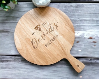 Bamboe pizzaplank voor stellen, gegraveerde gepersonaliseerde namen (45 x 34 cm)