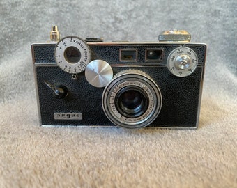 Vintage Argus C3 (The Brick) 35 mm Rangefinder Camera With Fixed 50 mm f 3.5 Lens