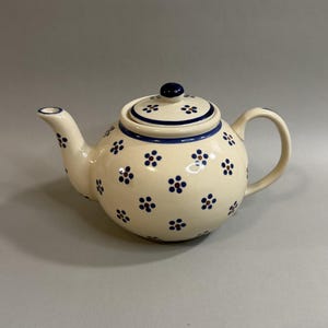Handcrafted Polish Stoneware Teapot - Vintage Blue Daisy Bolesławiec Style - Unmarked Durable Ceramic - 5" Tall, 32oz Personal Size