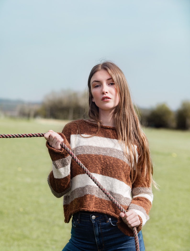 Rae Jumper made from 100% linen and cotton slub in stripe cinnamon sand and shell white cropped jumper zdjęcie 2