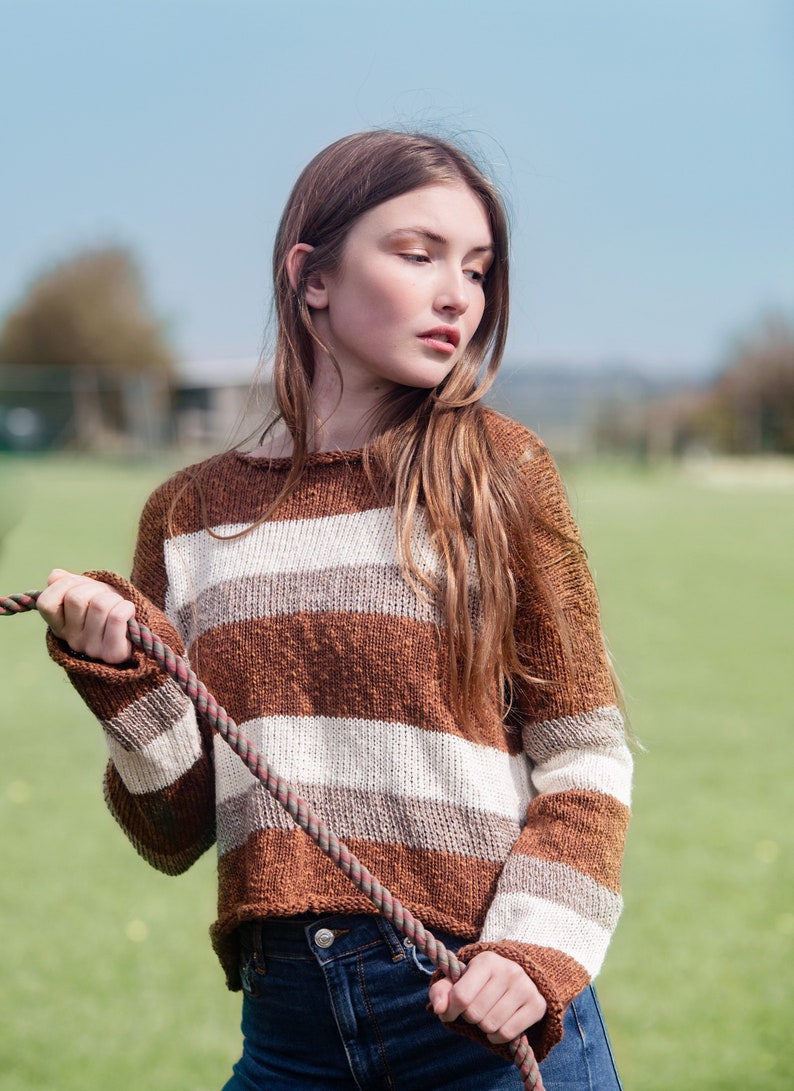 Rae Jumper made from 100% linen and cotton slub in stripe cinnamon sand and shell white cropped jumper zdjęcie 6