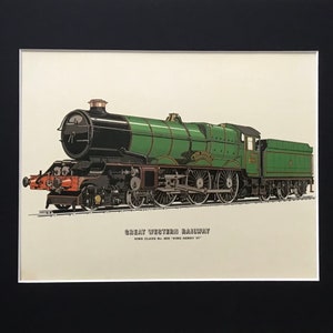 以下が含まれることがあります： グレート・ウェスタン鉄道のキング・クラスNo. 6000「キング・ヘンリー6世」の緑と黒の蒸気機関車。機関車はヴィンテージスタイルのイラストで描かれています。