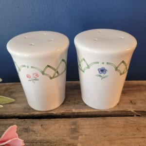 Vintage Pfaltzgraff Salt and Pepper Shakers Pfaltzgraff Garden Trellis Salt and Pepper Shakers FREE SHIPPING