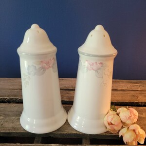 Vintage Pfaltzgraff Salt and Pepper Shakers Pfaltzgraff Wyndham Pattern Shakers FREE SHIPPING