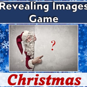 Könnte beinhalten: Der Weihnachtsmann lugt hinter einer Ecke hervor, hinter ihm ein Fragezeichen. Der Hintergrund ist ein blaues und weißes Schneeflockenmuster. Der Text "Christmas" ist unten im Bild in Rot geschrieben.