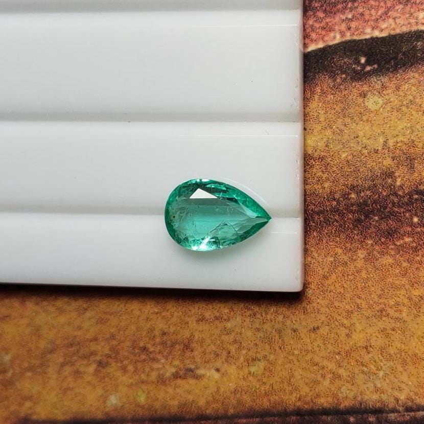 1,45 ct d'émeraude naturelle de Zambie, taille ovale, vert riche