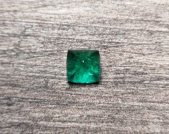 2.26 ct Zambian Emerald Sugarloaf Cabochon: 7x7 mm Green Gemstone