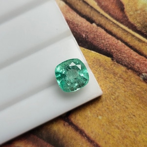 8 x 8 mm Natürlicher Smaragd Kissenschliff 2.53 Karat Loser hellgrüner Kissen Edelstein Sambia Unbehandelter Smaragd Ring Mai Edelstein