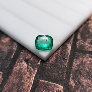 Natürlicher Smaragd Quadrat Kissenschliff 8.50x7.50 mm 1.70 Cts Hellgrün Hochglanz Loser Smaragdkissen Edelstein- Verlobungsring