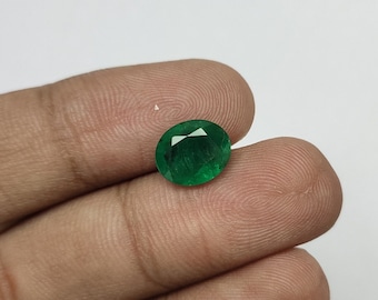 Oval Zambia Emerald: 2.40 Carat Vivid Green Loose Gemstone
