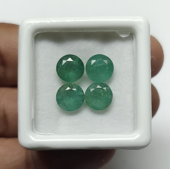エメラルドラウンドカット 6.50 mm 4.00 カラット 4 ピース エメラルドラウンドカット 6.50 mm 4.00 カラット 4 ピース