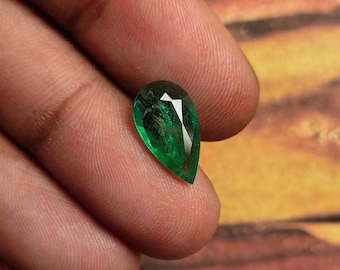 Emeraude de Zambie taille OVALE Vert 2.45 carats