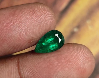 1.95 Carat Zambian Emerald Pear Cut Gemstone: Untreated Green Stone