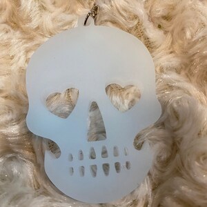 Glow resin skull