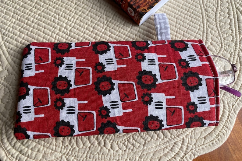 Padded Portable,Cotton Fabric and Liner Eyewear Protection. Reading Glasses Case Sunglasses Case Tractors on Red Fabric Eyeglasses Case