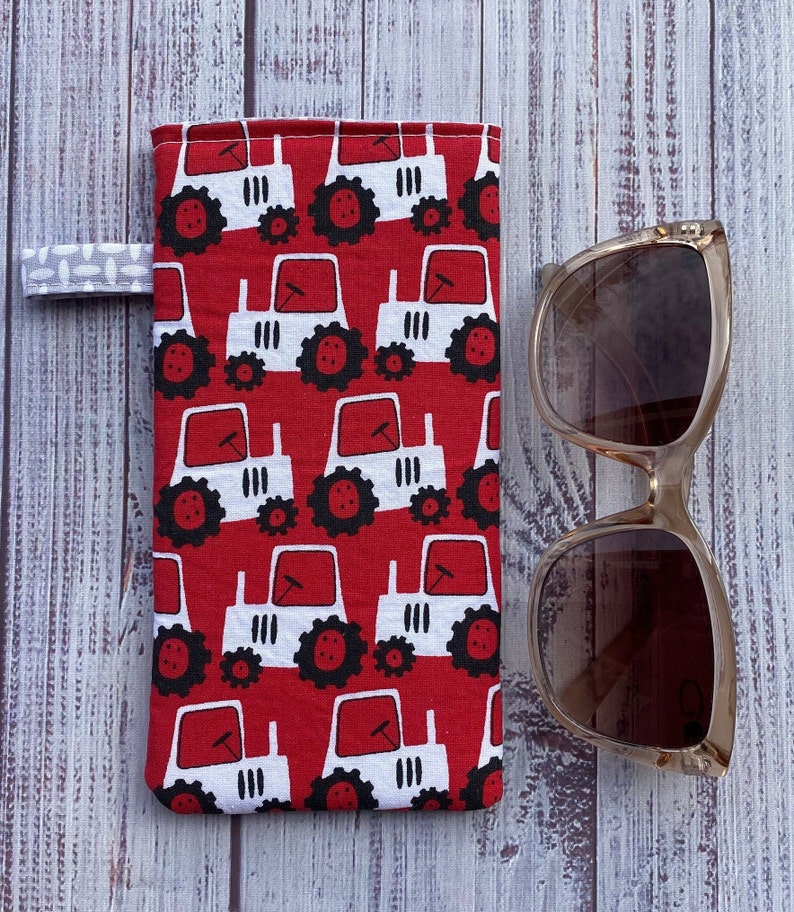 Padded Portable,Cotton Fabric and Liner Eyewear Protection. Reading Glasses Case Sunglasses Case Tractors on Red Fabric Eyeglasses Case