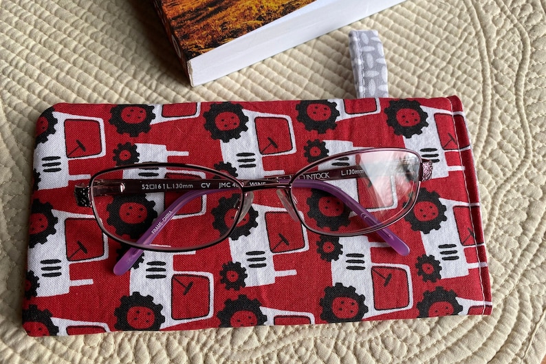 Padded Portable,Cotton Fabric and Liner Eyewear Protection. Reading Glasses Case Sunglasses Case Tractors on Red Fabric Eyeglasses Case