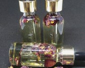 Yoni Oil-Feminine Oil Original Formula, Chamomile Calendula, Love Petals and Peppermint Sage