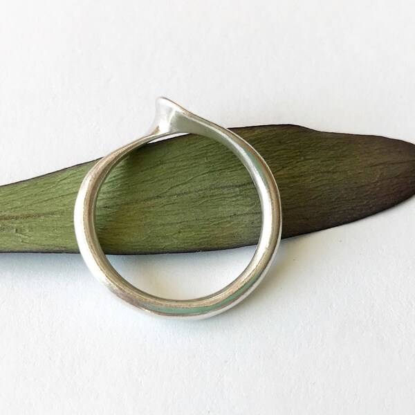 Sculptural twist sterling silver ring, hand forged, modern and contemporary design, handmade artisan ring