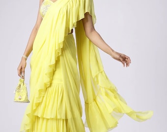 Sari con volantes y blusa / Sari amarillo con volantes y blusa cosida / Sari con cinturón y blusa / Sari amarillo moderno con volantes / Sari cóctel con cinturón