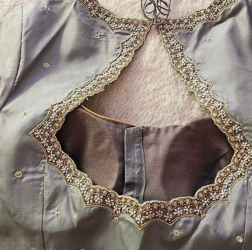 Ameri【新品未使用】MEDI EMBROIDERY COLLARBLOUSE Ameri（アメリ）の「MEDI EMBROIDERY COLLAR BLOUSE（シャツ