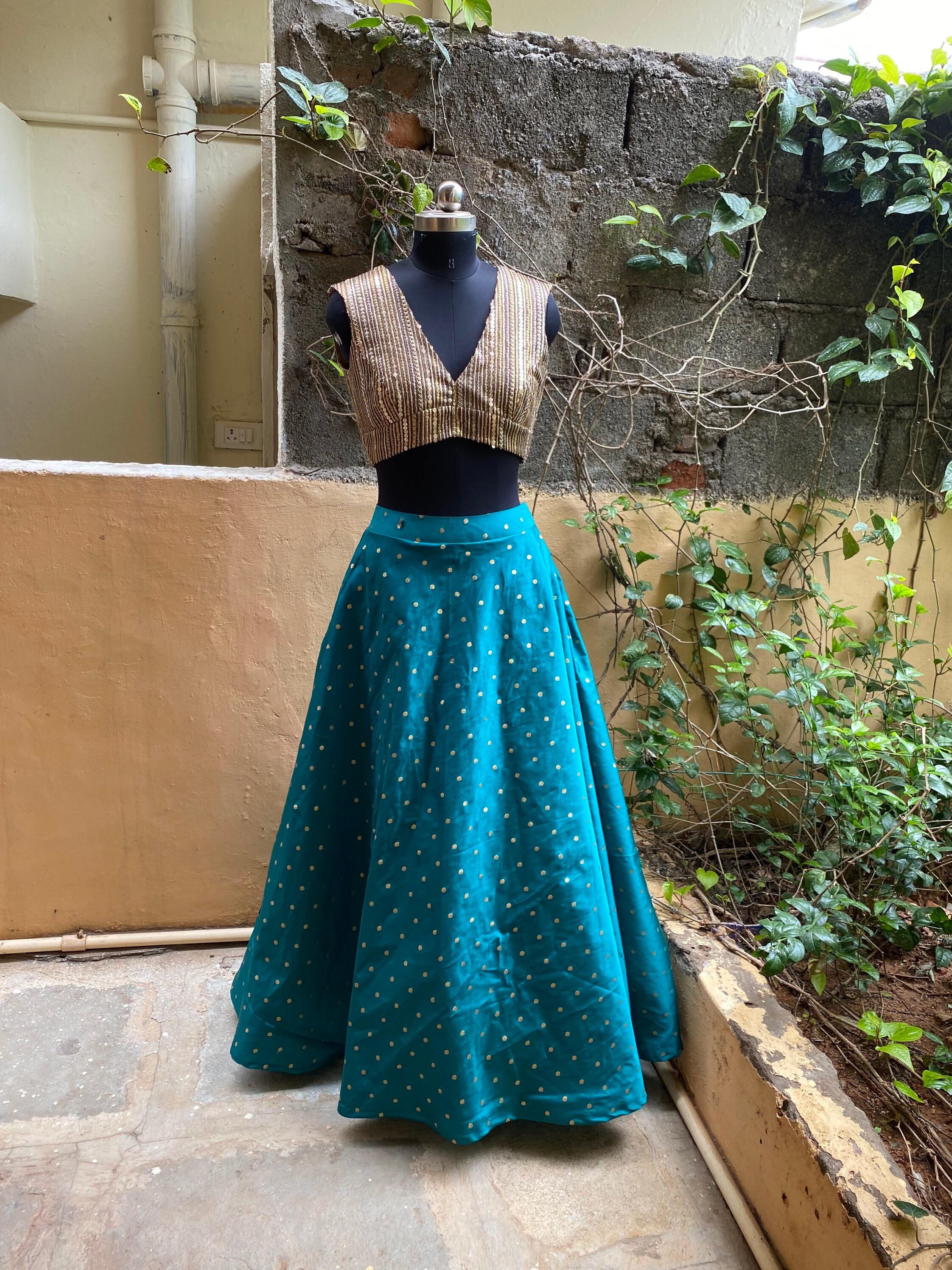 Women s lehenga set teens crop top lehenga Indian crop top skirt USA wedding lehenga USA sequin lehenga top with silk skirt voggish
