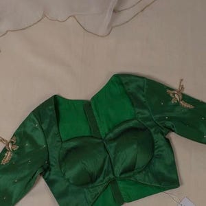 Blouse brodée à la main en soie verte/chemisier sari vert maggam/chemisier sari vert/chemisier brodé à la main/chemisier vert prêt à l'emploi zar