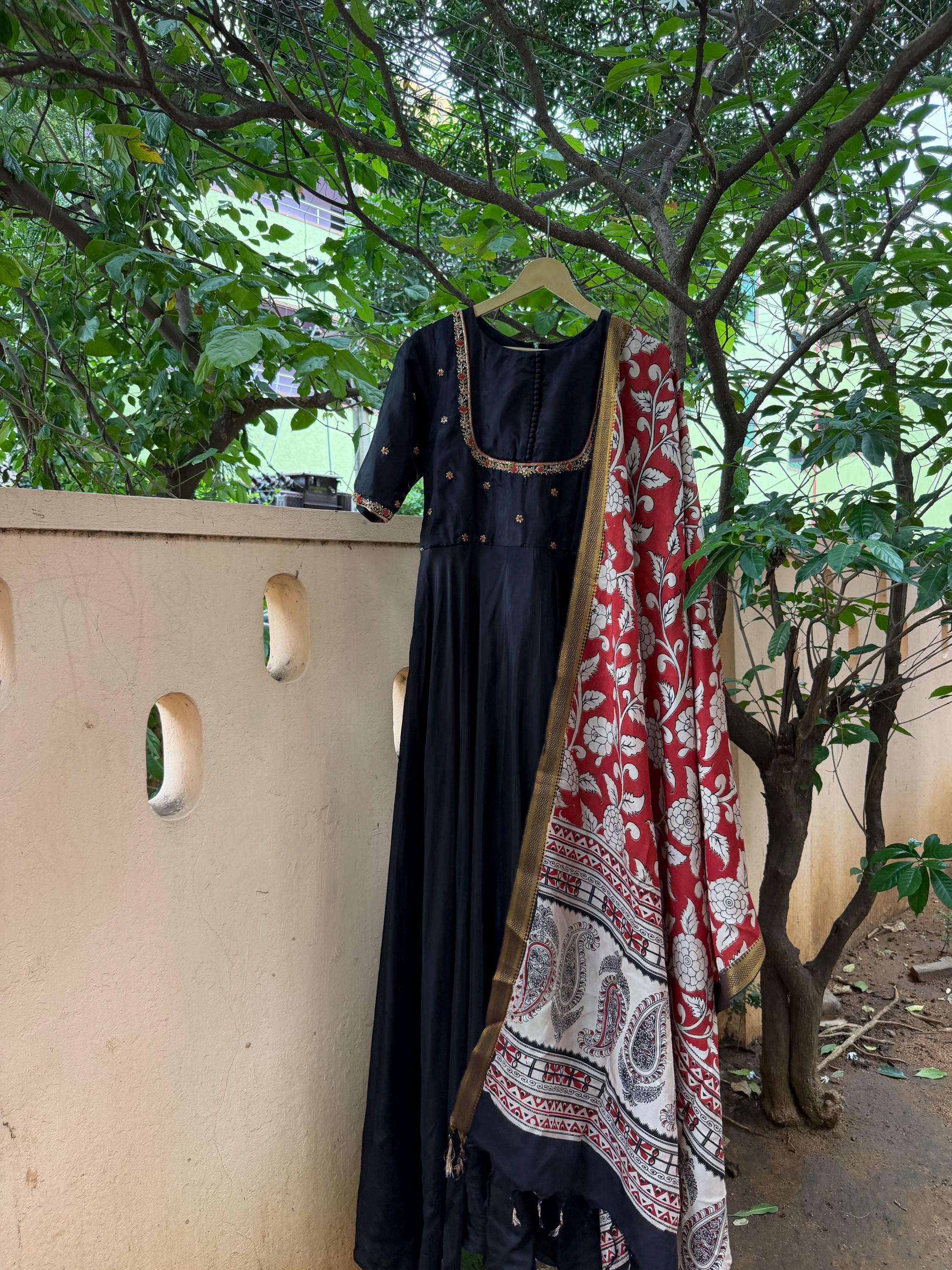 black kalamkari dress Handcrafted from breathable pure Model Isabella 44559: Organza Ballgown with Size:Dress Size Pants: 48