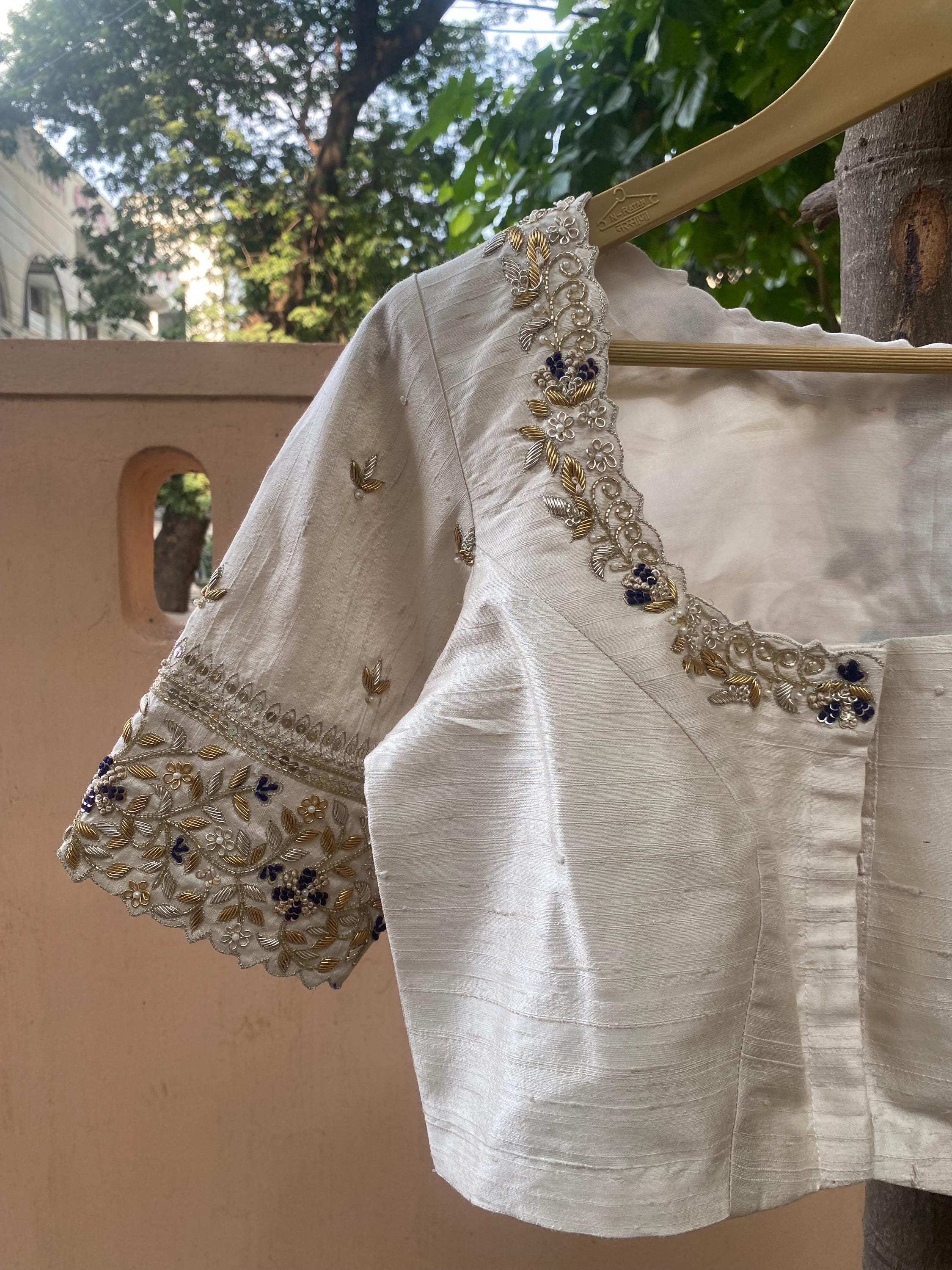 手刺繍のザルドシブラウス：クリーム色の生シルクサリーブラウス