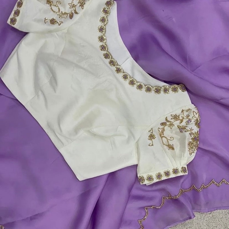Lavender Solid Silk Blend Saree With Unstitched Blouse Piece