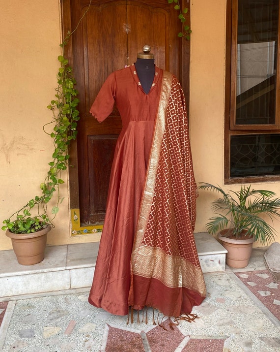 dupatta dresses for ladies Anarkali With Chanderi Handloom Dupatta / Anarkali Suit Set / Anarkali  Dupatta USA / Red Handloom Dupatta / Indian Dresses/ Voggish USA