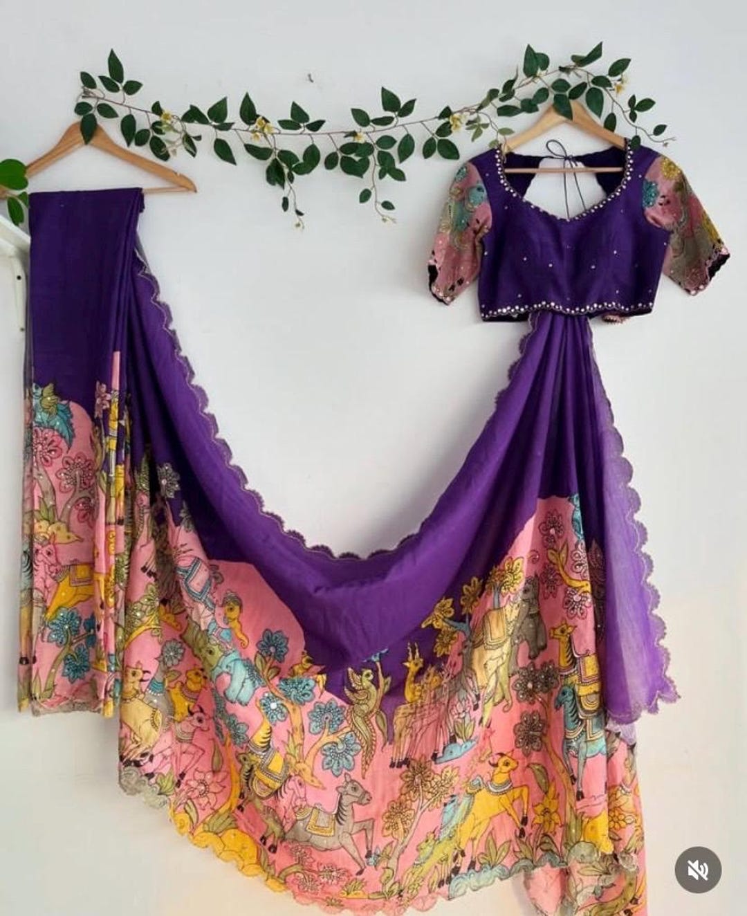 カラムカリシルクサリー（手刺繍ブラウス付き）／紫色の刺繍サリー