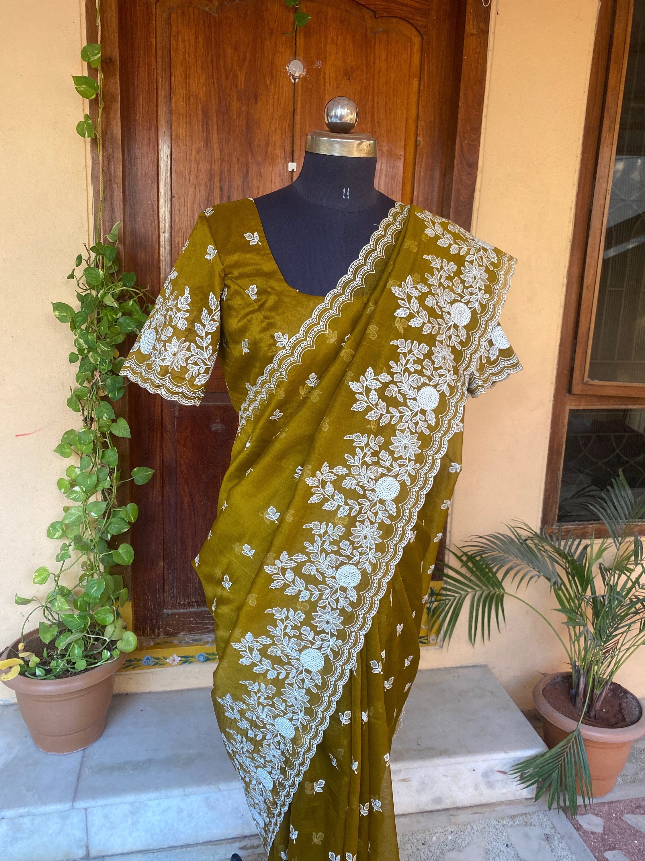 plain saree with grand blouse
