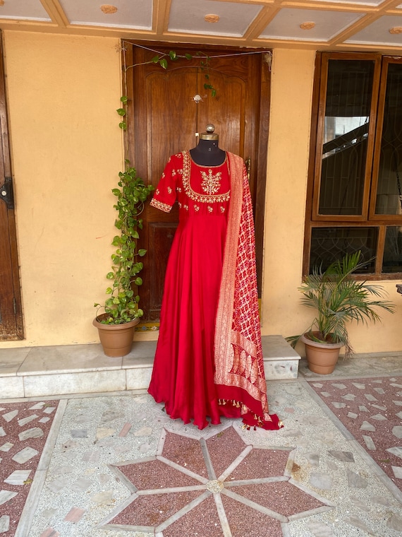 Women's Anarkali Gown With Banarsi Dupatta (2Pc Set) - Saras The Label |  Silk anarkali gown, Anarkali gown, Silk gown