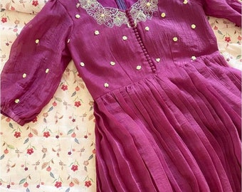 Robe chander brodée à la main/robe anarkali rose magenta/robe d'été rose travail à la main robes USA/Indowestern/robe brodée en pure soie