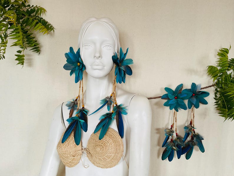 Pair of Molted Natural Color Macaws Feathers Earrings image 6