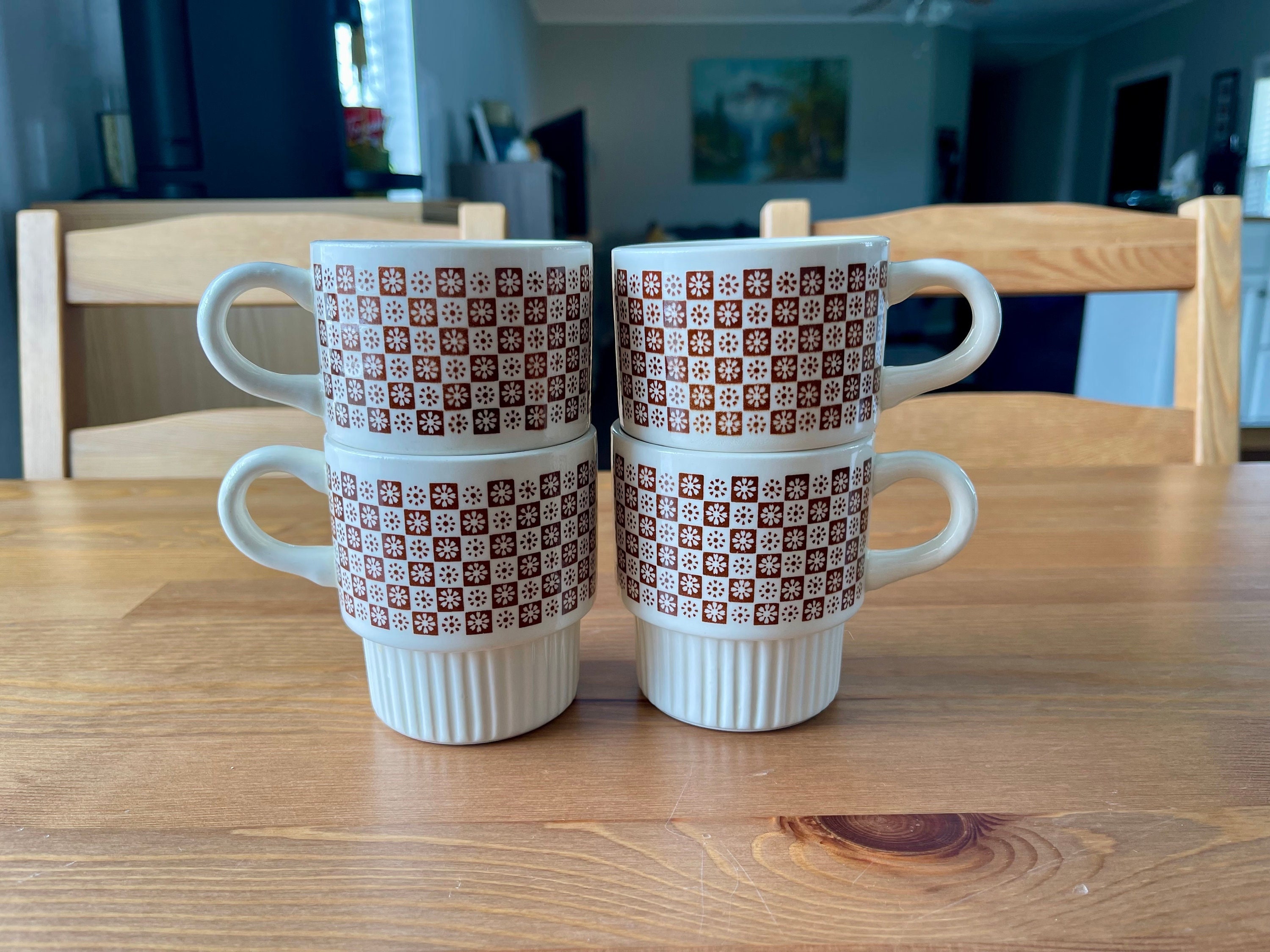 Retro Vintage Set of 4 Stackable Mugs Brown Flower Checkerboard